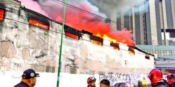 Emergencia en San Pedro de los Pinos por incendio en fábrica