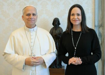 Papa León XIV recibe a María Corina Machado en El Vaticano