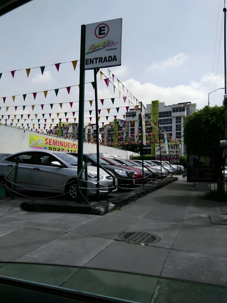 Adjudica Órgano de Administración Judicial 571 vehículos a proveedor consentido