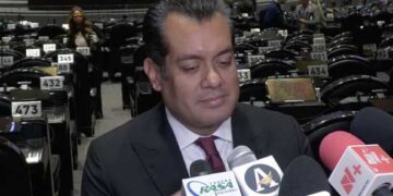 “Entre la Constitución y la campaña mediática”, libro con una perspectiva distinta sobre asignación de diputaciones, señala Sergio Gutiérrez