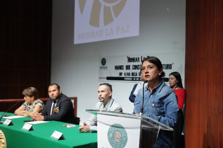 Realiza Alma Rosa de la Vega el encuentro “Honrar la paz: manos que construyen el futuro”
