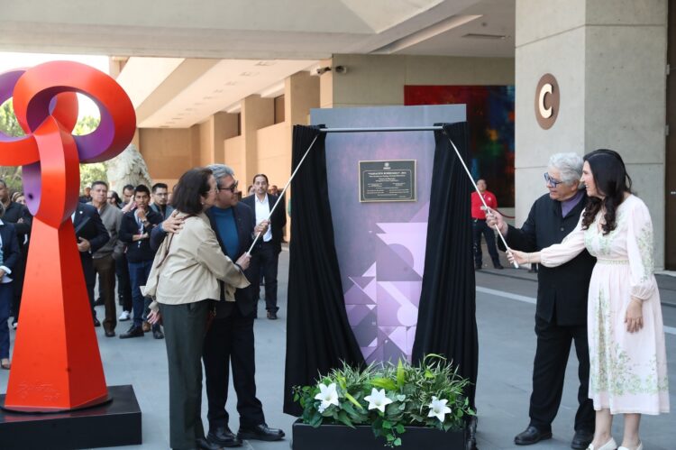 La Cámara de Diputados recibe en donación la escultura “Variación Borromeo”, del artista Enrique Carbajal “Sebastián”