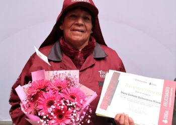 Toluqueñas como Doña María Estela, demuestran que cualquier edad es buena para aprender