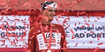 Isaac del Toro inicia la temporada 2026 a lo grande con victoria en Etapa 1 del UAE Tour