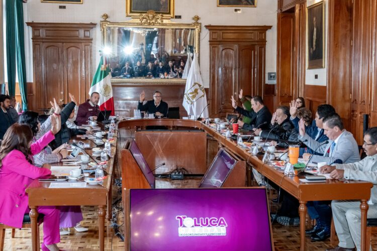 Abre Ricardo Moreno la puerta al emprendimiento: Toluca dará estímulos fiscales a egresados de la EMET