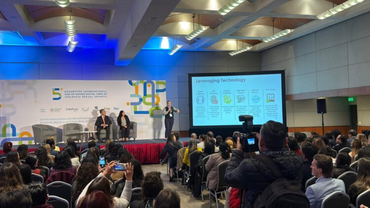 Expertos analizan cómo frenar violencia sexual infantil en Internet