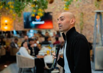 La IA evoluciona la forma en que las marcas ganan clientes: Neil Patel