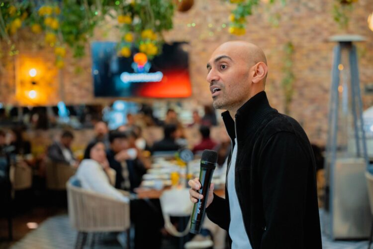 La IA evoluciona la forma en que las marcas ganan clientes: Neil Patel