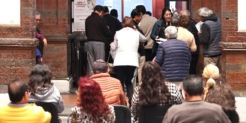 Facilita Ricardo Moreno la emisión ágil y rápida de constancias de vecindad en Toluca