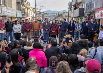 Entrega Ricardo Moreno la pavimentación de la Calzada del Nevado, en Cacalomacán