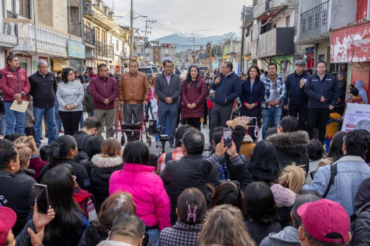 Entrega Ricardo Moreno la pavimentación de la Calzada del Nevado, en Cacalomacán
