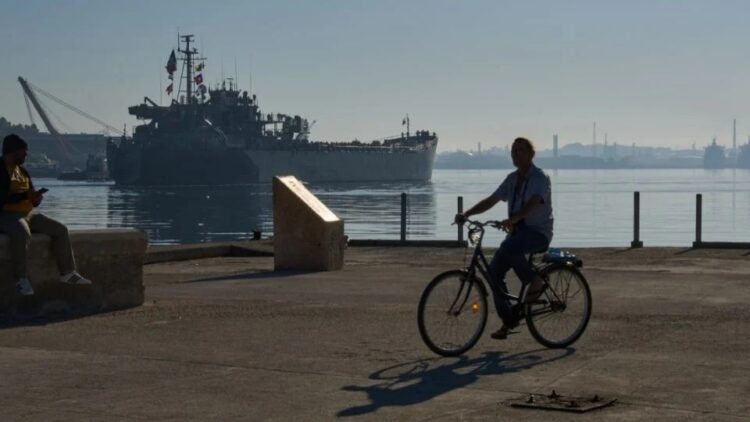 Cuba presume en TV la descarga de víveres mexicanos en La Habana en medio de la crisis energética