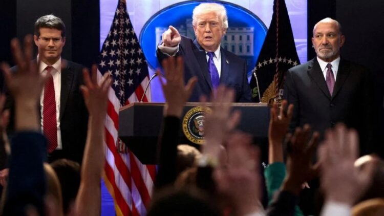 Trump elevará arancel global de 10 a 15% tras bloqueo de la Corte Suprema