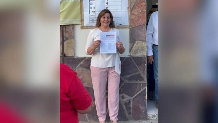 Atacan a balazos la camioneta en la que viajaba la alcaldesa de Bacanora; fallece su hijo