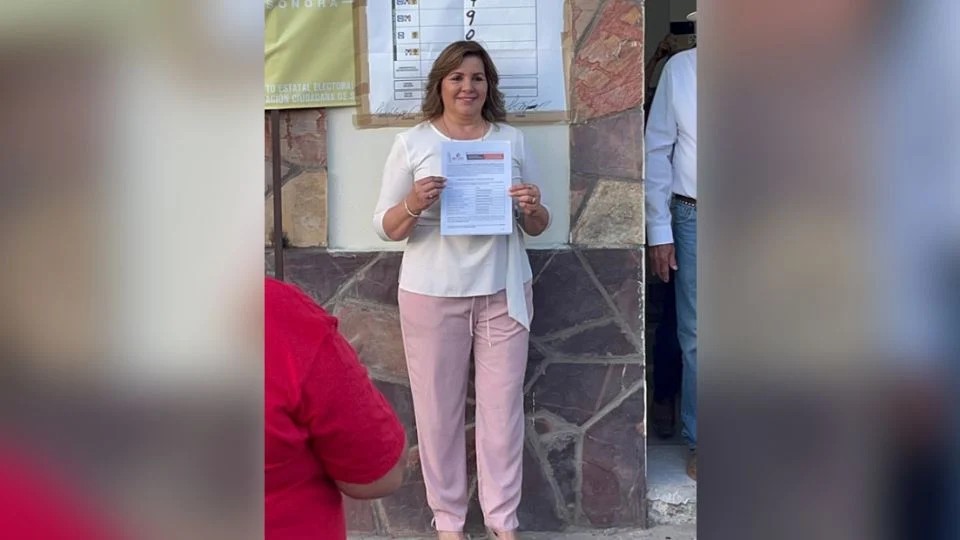 Atacan a balazos la camioneta en la que viajaba la alcaldesa de Bacanora; fallece su hijo