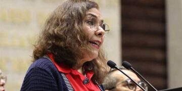 Proponen suspender la patria potestad cuando la persona que la ejerza sea vinculada a proceso por feminicidio