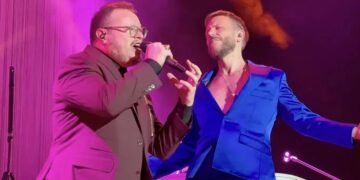 Sin Bandera llena de romanticismo la Arena Ciudad de México con su “Escenas Tour”