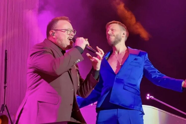 Sin Bandera llena de romanticismo la Arena Ciudad de México con su “Escenas Tour”