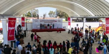San Pablo Autopan estrena arcotecho, Ricardo Moreno entrega obra para niñas y niños