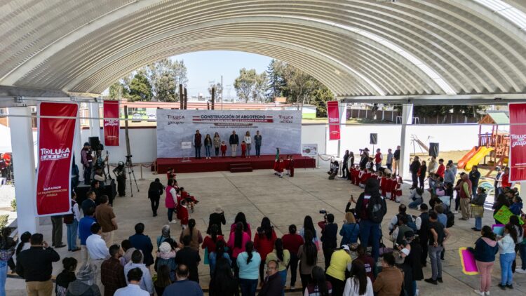 San Pablo Autopan estrena arcotecho, Ricardo Moreno entrega obra para niñas y niños