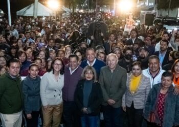 Transforma Ricardo Moreno la avenida Alpinismo con la instalación de 237 nuevas luminarias