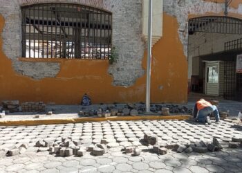 Instruye Pepe Chedraui mantenimiento de banquetas en el Centro Histórico