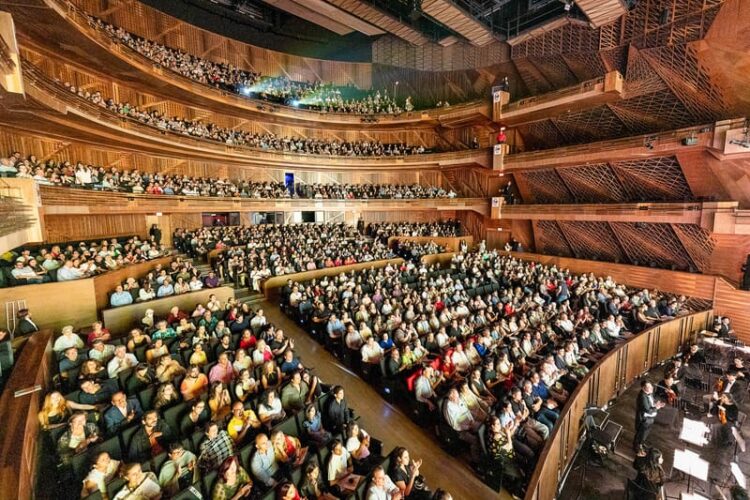 Embajada de China impulsa campaña de difamación contra Shen Yun en México