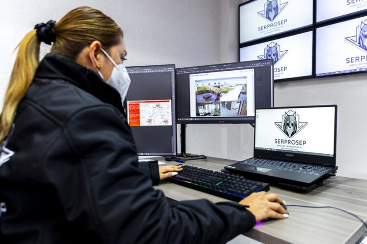 Las mujeres avanzan en la seguridad privada, uno de los sectores históricamente más cerrados para ellas