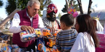Lleva Pepe Chedraui a los Reyes Magos a Romero Vargas y colonia La Rosa