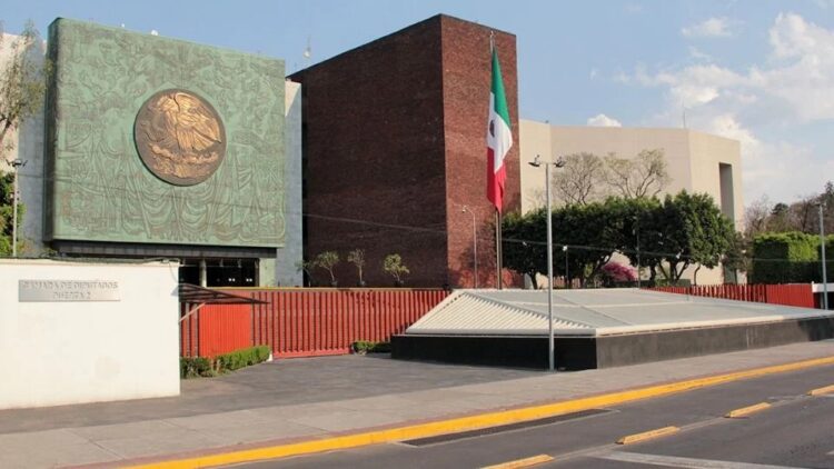 Morena anota a cuatro diputados más en comisiones para asegurar su mayoría en votación de la reforma electoral de Sheinbaum