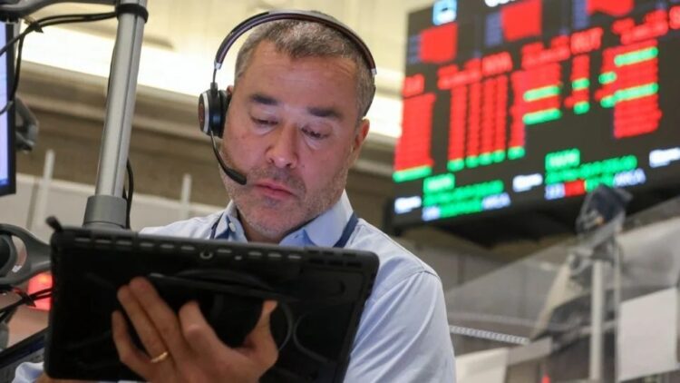 Caídas en los mercados: Wall Street abre en rojo mientras repunta el precio del crudo