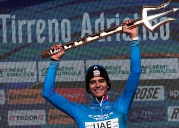 Isaac del Toro es el primer mexicano que conquista el ‘Tridente’ al ganar la carrera Tirreno-Adriático