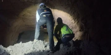 Van casi cuatro días sin hallar a los mineros en Sinaloa: especialistas de CFE se unen a labores de rescate