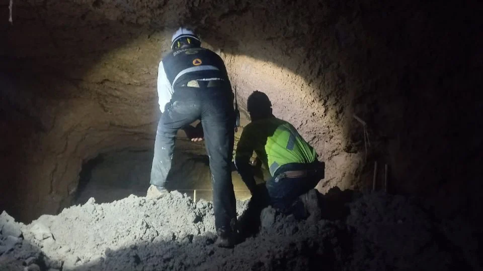 Van casi cuatro días sin hallar a los mineros en Sinaloa: especialistas de CFE se unen a labores de rescate