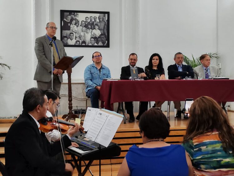 Ivette Estrada presentó el libro Relaciones Públicas según Coatlicue