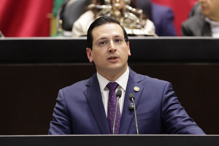 Impulsan reformas para ampliar a un año la licencia de maternidad con goce de sueldo