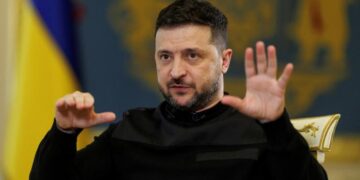 Zelenski condena ataque ruso y conversa con el Papa León XIV sobre la guerra