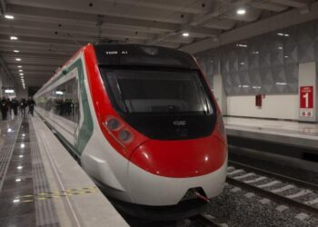Claudia Sheinbaum anuncia que el Tren Suburbano será operado por el gobierno y llevará el nombre de Felipe Ángeles
