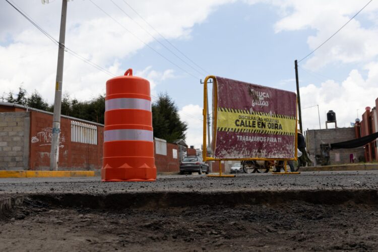 Trabajan brigadas de forma ininterrumpida en vialidades de Toluca bajo supervisión de Ricardo Moreno