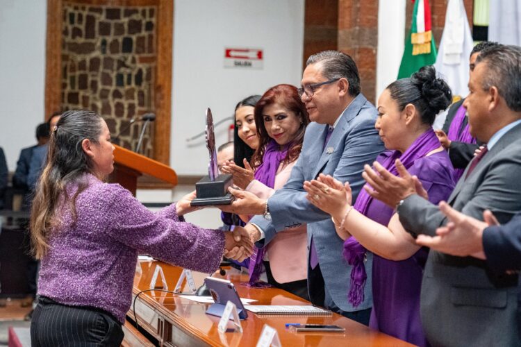 Historias que inspiran: Cabildo de Toluca reconoce trayectorias, liderazgo y legado de mujeres transformadoras
