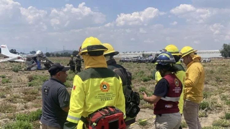 Confirman la muerte de tres pasajeros de avioneta que se desplomó en Puebla; trasladan a un herido