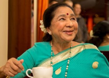 Fallece la cantante Asha Bhosle, la voz de Bollywood y la intérprete con más grabaciones en la historia de la música