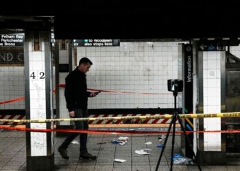 Agresor del metro de Nueva York decía que era Lucifer antes de ser abatido, afirma la policía