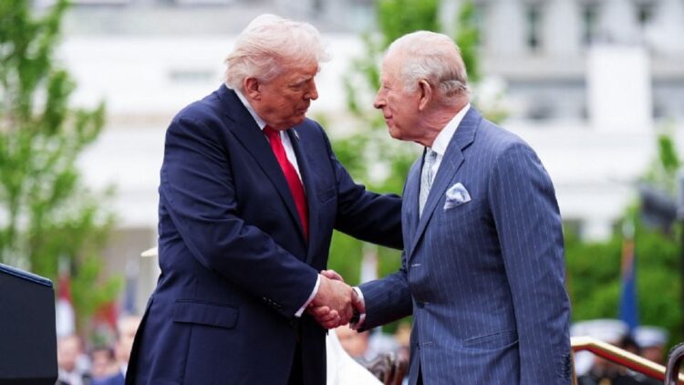 «Ve al joven Carlos, es muy lindo»: Trump afirma que su madre tenía un «crush» con el rey británico