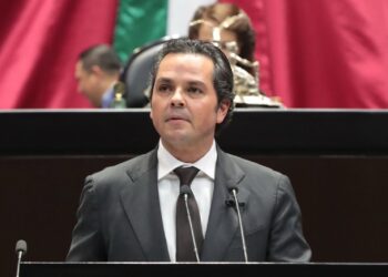 Piden crear en aeropuertos zonas de ascenso y descenso para personas usuarias que contraten transporte por aplicación