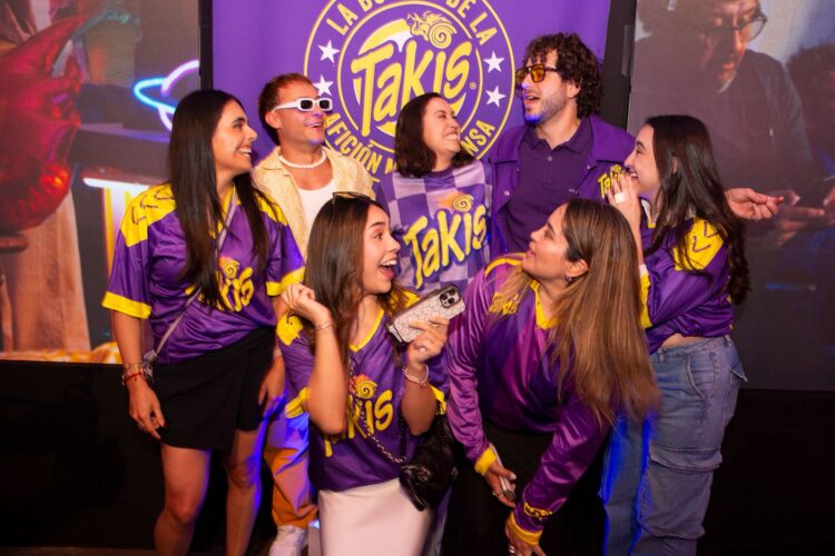 Takis enciende la pasión futbolera con la campaña “La botana de la afición más intensa”