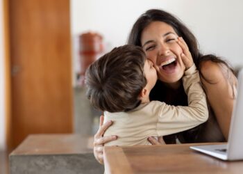 Mamá y profesionista, la reinvención que impulsa el éxito a través de la educación: Tecmilenio