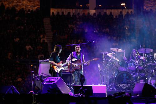 Caifanes hace vibrar el Palacio con un show cargado de memoria, fuerza y nostalgia