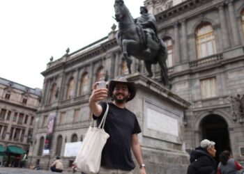 Turistas en México gastaron en promedio 60 dólares menos en marzo: Inegi