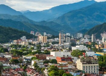 Asesinan a tiros a exalcalde colombiano; participaba en una campaña presidencial